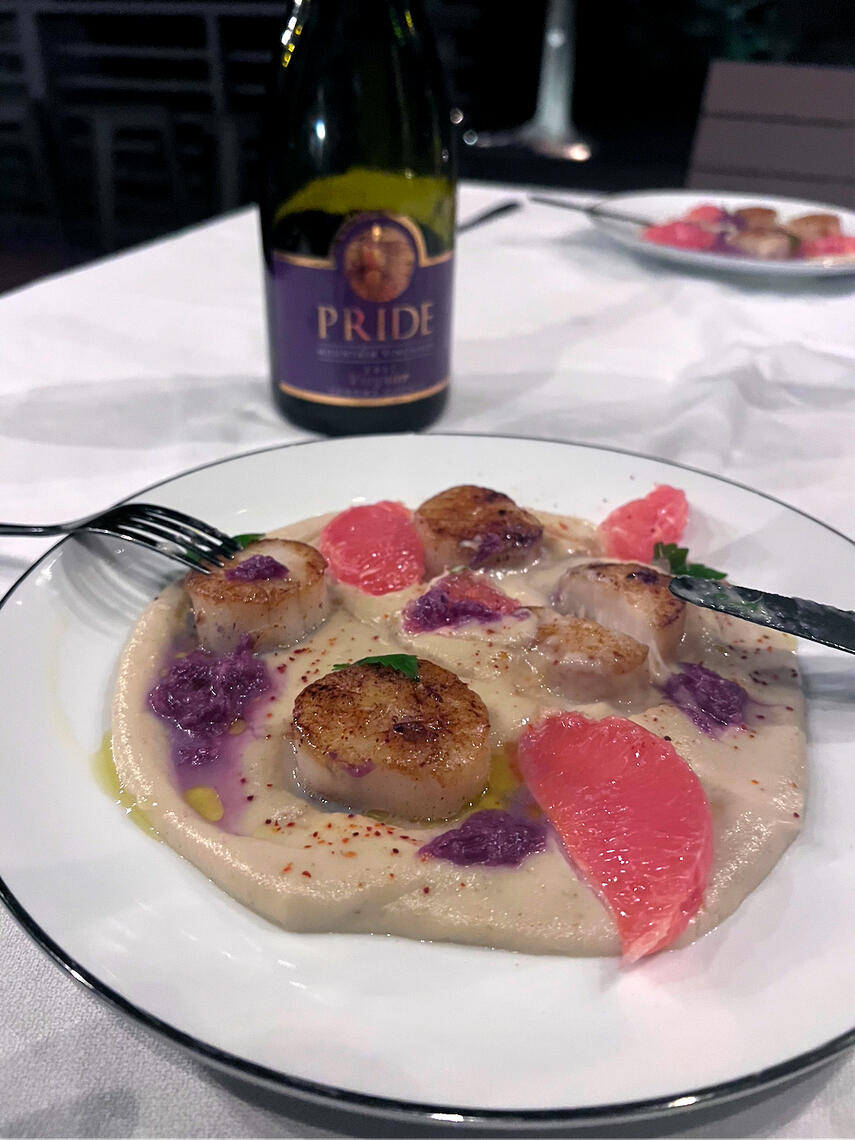 Scallop with grapefruit in puree with wine pairing